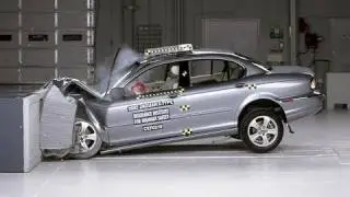 2002 Jaguar X-Type moderate overlap IIHS crash test