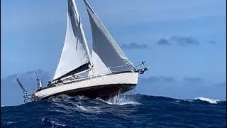 Sailing around Oahu