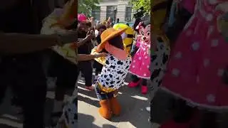 Woody Character Flex Dance