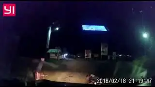 Dashcam Indonesia - Kecelakaan 2 ABG Naik Motor Tabrak Mobil di Kuala Kapuas, Kalimantan Tengah