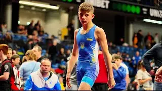 U17 A. Sofianidis (GRE) vs D. Borak (UKR). Freestyle 48kg youth wrestling.