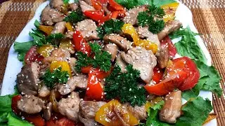 Тёплый салат с курицей и овощами. Питательный и очень вкусный!