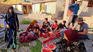 rural life . The challenge of facing the summer heat in the @Peren family ⛱️🌞