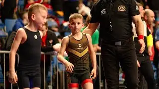 U13 Matcas Laurentiu (MDA) vs Marc Niedens (GER) 26kg. Freestyle boys youth wrestling.