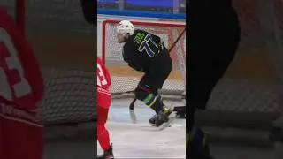 Куда попало!? 😱😵‍💫 #hockey #хоккей #slapshot #кхл #медиалига #nhl #нхл #юмор  #sports