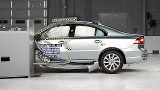 2014 Volvo S80 driver-side small overlap IIHS crash test