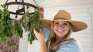 Harvesting Flowers, 🌻 Seeds, 🌱 & Herbs! 🌿