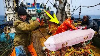 Fishermen noticed a coffin in the center of the lake. When they opened it, they froze in fear!