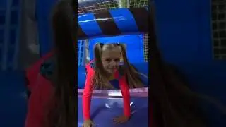 Супер Лабиринты и Батуты🎠Детский Парк | Видео Влог😻 #видеодлядетей #детивидео #детивлог #блогер