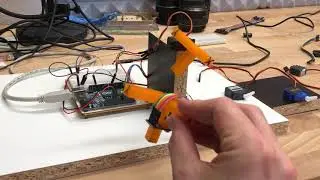 ADXL335 Accelerometer - Beschleunigungssensor und Servo am Arduino