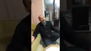 Sarki Soylerken Talihsizlik Yasayan Adam!!! Gulme Garanti...