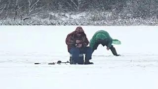 Знаю что делать когда в глухозимье совсем не клюет! Прибегал к этому 1000 раз и клев начинался.