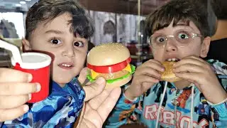 EFEYE SÜPRİZ YAPTIK OKUL ÇIKIŞI HAMBURGER YEMEYE GİTTİK.