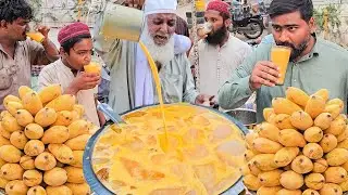 Hardworking Old Man Selling MANGO JUICE × Roadside Mango Milkshake | STREET FOOD KARACHI