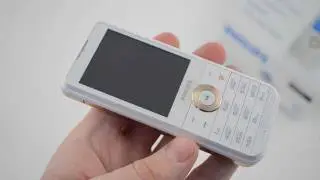 Philips Xenium F511 - видеообзор ( philips f511 ) от магазина Video-shoper.ru