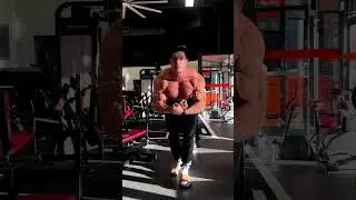 Bodybuilding in action / Shredded Physique Body Update Posing flexing #shorts