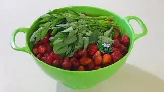 Refreshing Summer Salad Recipe: Strawberry Bliss with Wild Spinach!