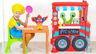 Eli and parents pretend play a cafe for pets