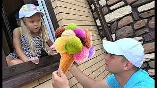 Алиса и папа играют в магазин мороженого для детей или Alice Pretend play selling plastic ice cream