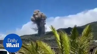 La Palma volcano eruption: Onlookers film as ash cloud forms