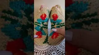 жмите на фото попадете на канал с видео #gestrickenehausschuh #knitting #вяжемтапочки